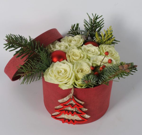 Rood kerst rozentaartje met witte rozen