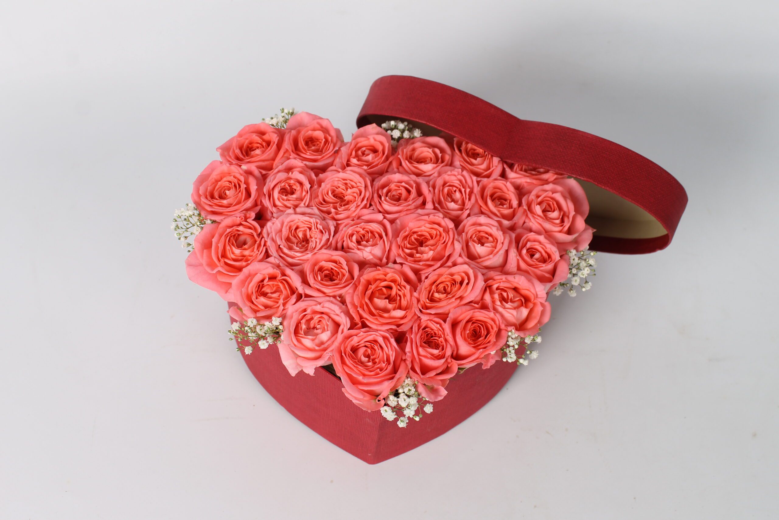 Bloemhart van zachtroze rozen. Een liefdevol cadeau