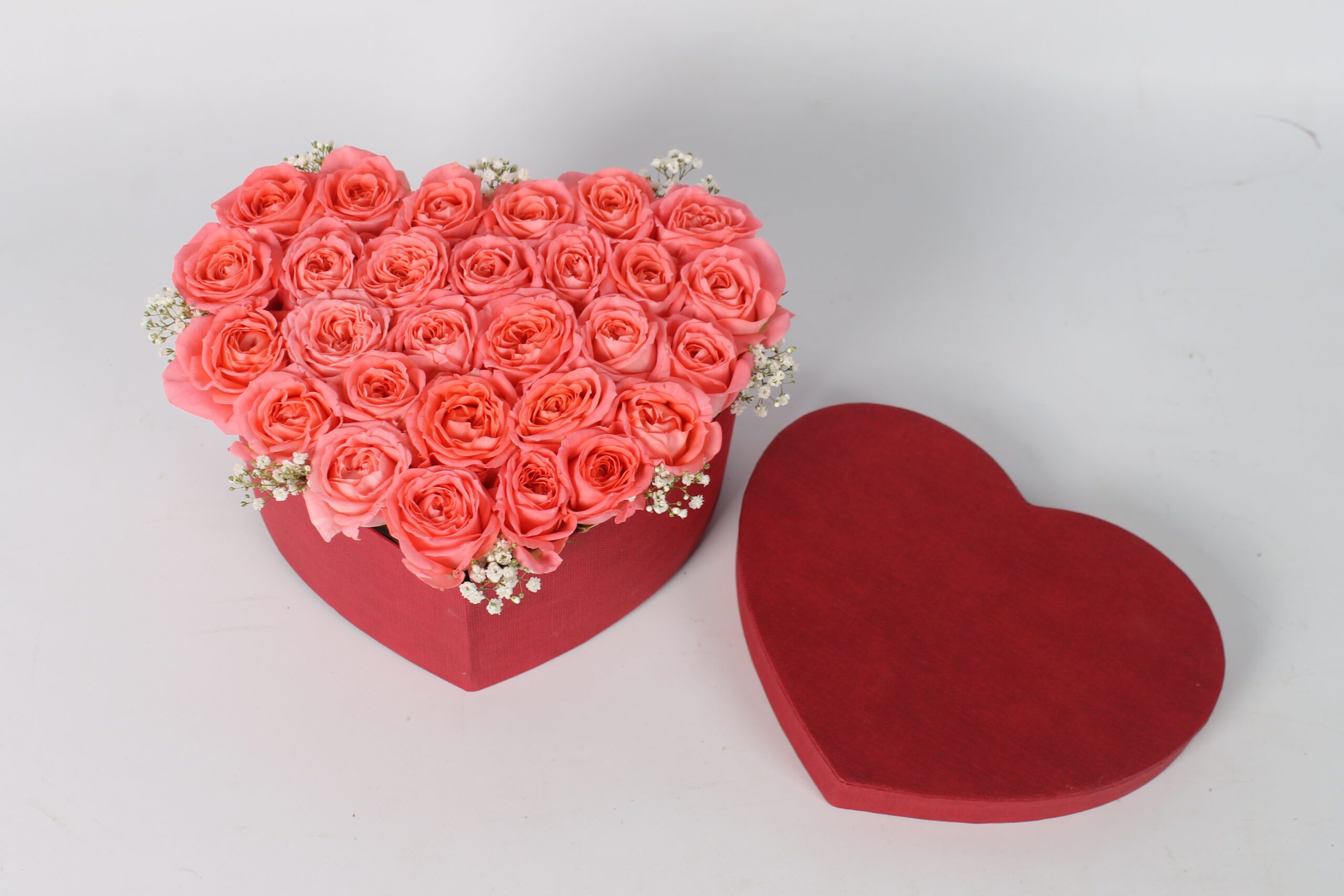 Bloemhart van zachtroze rozen. Een liefdevol cadeau - Afbeelding 2