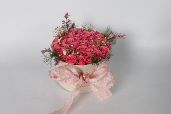 roze rozentaartje in een witte gift box - Afbeelding 3